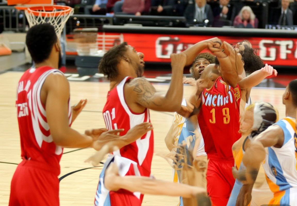 休斯顿火箭vs丹佛掘金：季后赛关键对决策略解析与球星较量(图3)